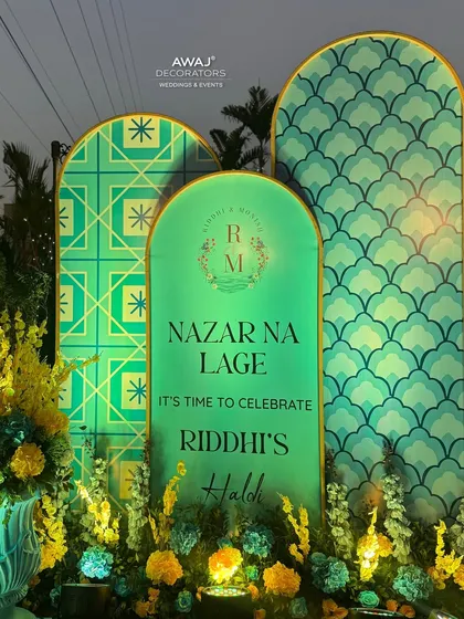 The "Nazar Na Lage" sign glowing under the evening lights, a heartfelt and traditional wish for the bride-to-be.