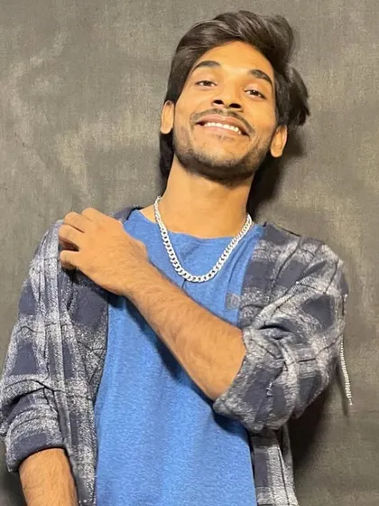 Feeling good in this casual look. A simple smile goes a long way.