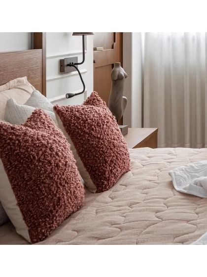 Aakriti Saraf Design - Full-Service Residential Interior Design Private Sanctuaries: Bedrooms photo 5