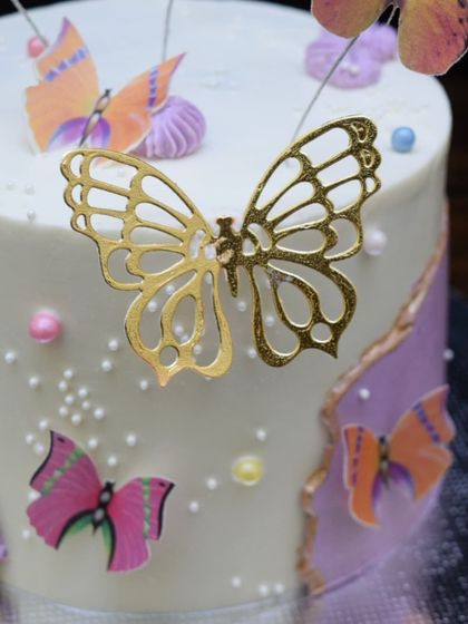 Amritha - Custom Celebration Cakes Floral & Buttercream Artistry photo 26