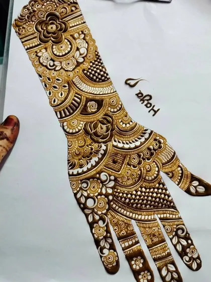 Another beautiful and complex design created for my master class. This piece combines geometric bands with flowing, organic patterns.