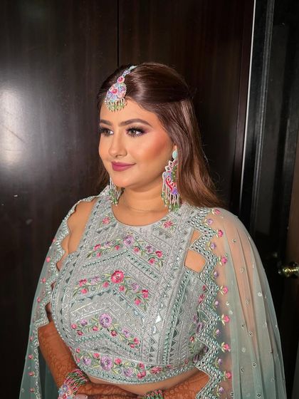 Vibrant Mehendi & Haldi Looks photo 6