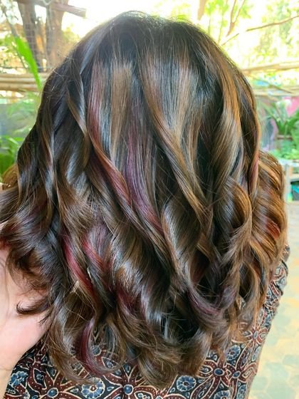 A close-up of the plum, hazelnut, and chocolate tones. The waves really make the colors pop. (No filter)