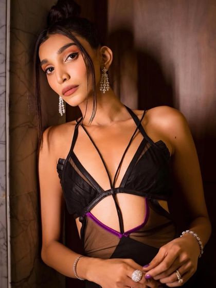 Elegant Updos & Buns photo 4