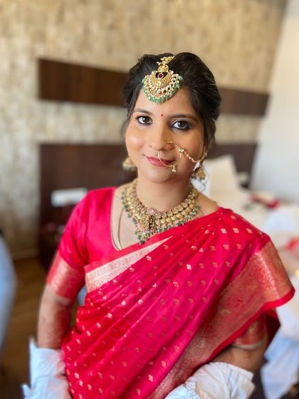 A beautiful Gujarati bride ready for her wedding. I loved creating this look with a focus on her eyes, complemented by a traditional matha patti and nath.