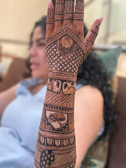 This design includes a portrait of a deity, showcasing my ability to create detailed and respectful religious figures in mehndi.