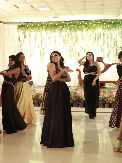 Taniya Dudani - Wedding & Sangeet Choreography For the Bride's Crew photo 17