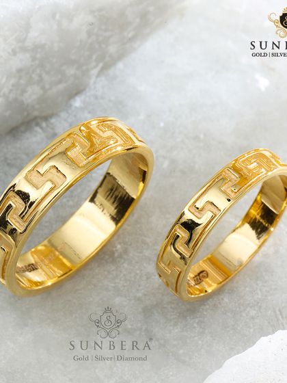 Inspired by classic architectural patterns, these matching gold bands feature a geometric Greek key design. This is a strong, symbolic choice for couples who appreciate history and timeless style.