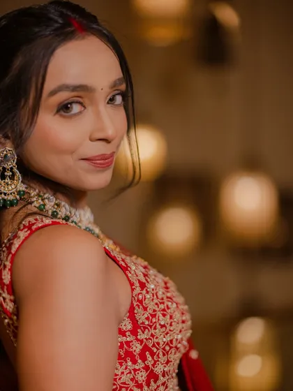 A classic, close-up bridal portrait that radiates grace and confidence. We work to make our brides feel comfortable and beautiful, capturing their essence in timeless, elegant photographs.