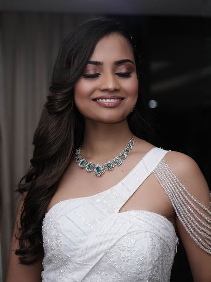 With eyes closed, you can see the soft blend of brown tones on the lids. This calm, chic look is perfect for someone who prefers minimal makeup.