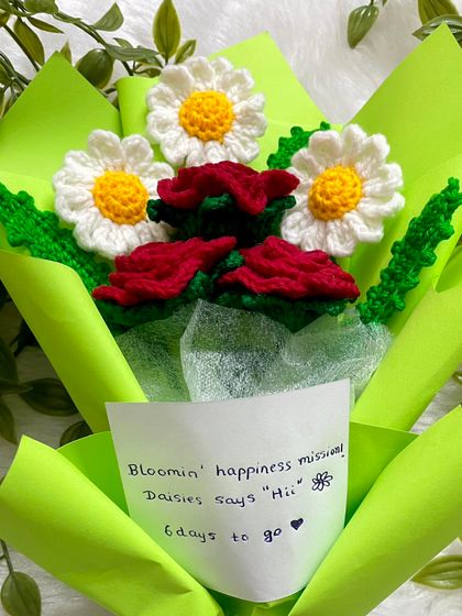 This bouquet of red roses and daisies came with a sweet, handwritten note for a special countdown. It shows how a handmade gift can be part of a beautiful surprise.