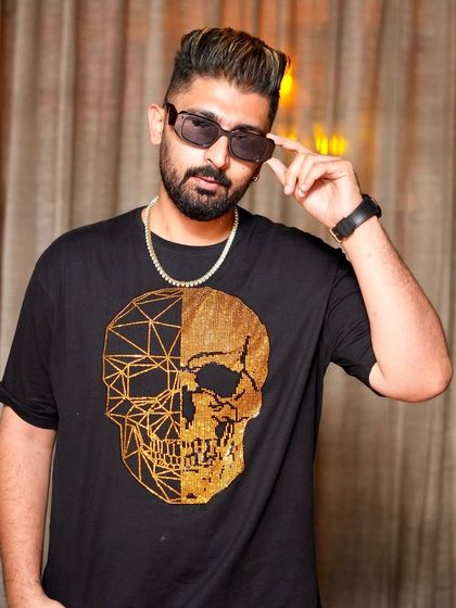 Adjusting my shades, the signature look.