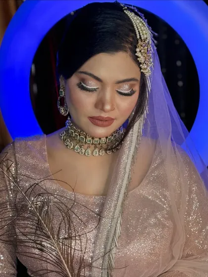 A close-up of the white eyeliner look, paired with a beautiful passa and nude lips.