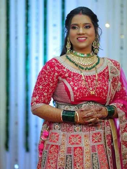 The full look of the bride, looking radiant and happy. My rental service allows for such perfect color coordination between the jewellery and the outfit.