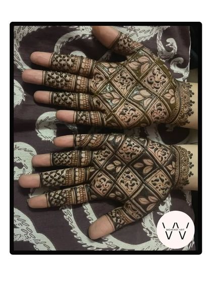 A full grid-pattern design on the back of the hands for a wedding guest.