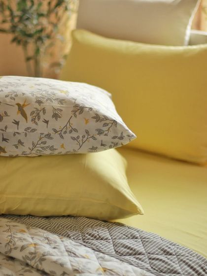 The Yellow Dwelling - Custom Soft Furnishings Cozy Bedrooms: Bedding & Quilts photo 16