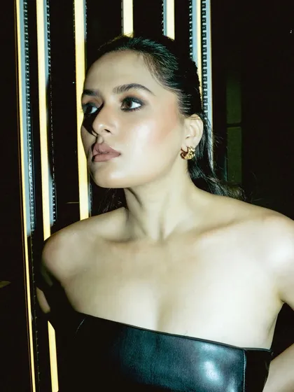 For this shot, I used a wet-look ponytail and luminous skin to create a sleek and scandalous vibe. The makeup is minimal but impactful, focusing on a glossy, high-shine finish.