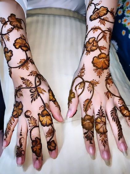 Hajira Mehendi Artist - Mehndi Art Classes & Workshops Flowing Floral & Arabic Designs photo 25