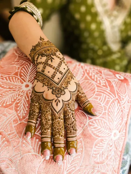 This minimal bridal design uses negative space beautifully, with a delicate pattern on the back of the hand.