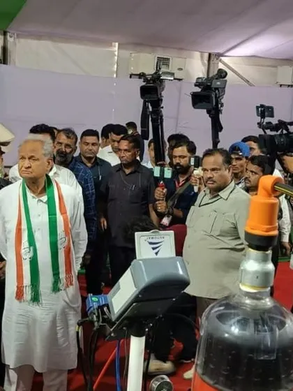 We were honored to have the Honorable Chief Minister of Rajasthan, Shri Ashok Gehlot, visit our demo farm at the Kisan Mahotsav. Our team explained the workings of our smart filtration and fertigation systems.