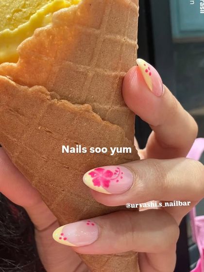 A yummy-looking set with buttery yellow French tips and hand-painted pink hibiscus flowers. It’s a vibrant and cheerful design that’s perfect for summer.