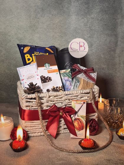 Diwali just got sweeter with our star-studded new hamper. This jute basket combines the joy of Starbucks chocolates with the delight of a reusable tumbler and other healthy snacks.