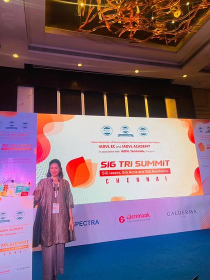 A solo shot on the stage of the SIG TRI Summit. I am grateful for every opportunity to stand on such platforms and contribute to the discourse in aesthetic medicine.