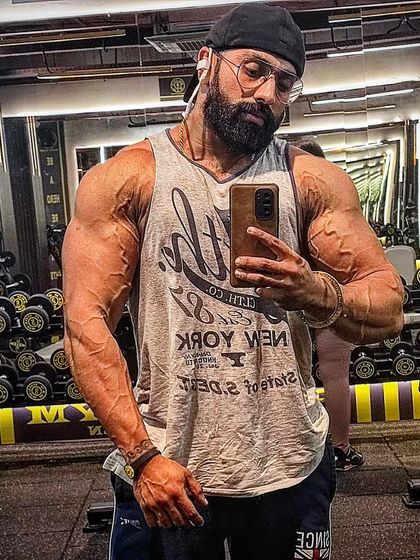 A gym selfie showing a pumped physique. My coaching helps you achieve this look, where your muscles are full and your arms are vascular, reflecting serious training.