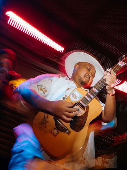 Loysum - Acoustic & Unplugged Performances On Stage: Live Gigs & Events photo 27