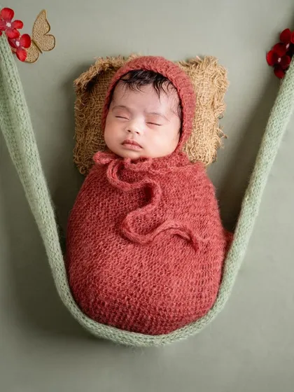 Gently suspended in a soft sling, this little one is sleeping so soundly. I use composite images for poses like this to ensure the baby is safe and supported at all times.