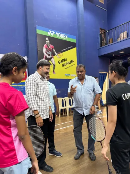 Interacting with young players during the WCG Women's Special Tournament, with former Hockey Olympian Joaquim Carvalho.