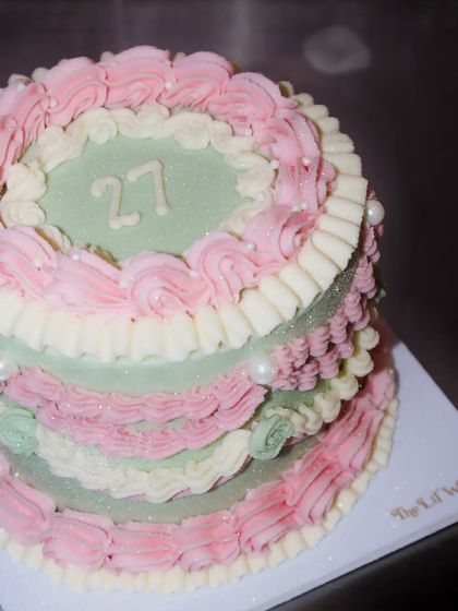 A close-up of the intricate pink and white piping on our vintage-inspired cake, showing the delicate details that make it so special.