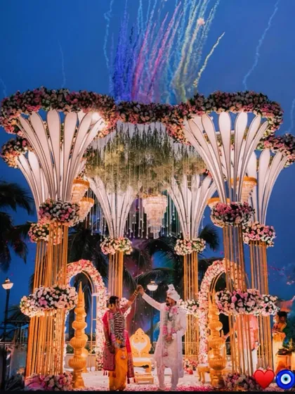 Your fairytale moment deserves a sky full of celebration. I coordinate special effects like daytime fireworks to create a spectacular finale for your varmala exchange, ensuring a picture-perfect memory.