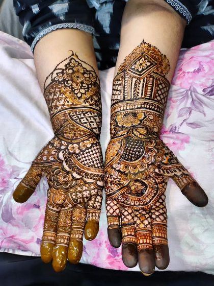 Hajira Mehendi Artist - Mehndi Artist Services Intricate Bridal & Sangeet Designs photo 49