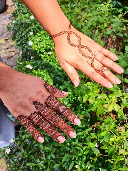 Another example of minimalist finger and wrist designs.