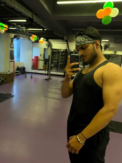 A selfie showing arm and shoulder development. I train at Anytime Fitness and can help you achieve your physique goals with online or offline coaching.