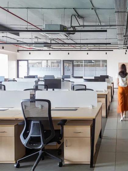 A sense of motion through the open-plan office. The layout is intentionally straightforward, allowing for easy navigation and clear sightlines, which contributes to a feeling of energy and collaboration.
