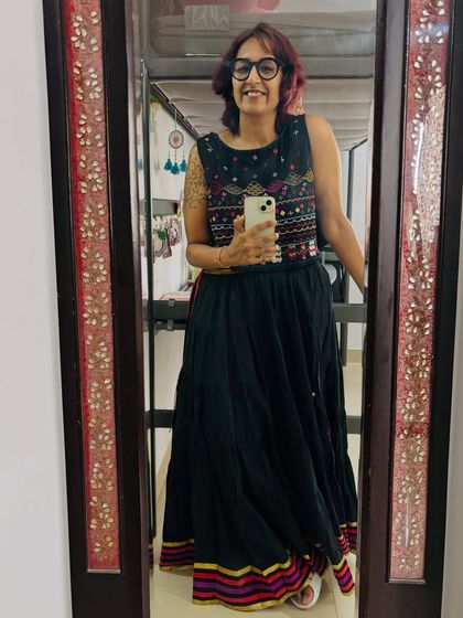 Another mirror selfie because I was feeling the relaxed vibe of my outfit today.