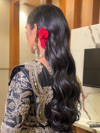 Another angle of the Hollywood waves, showing their perfect structure and shine.