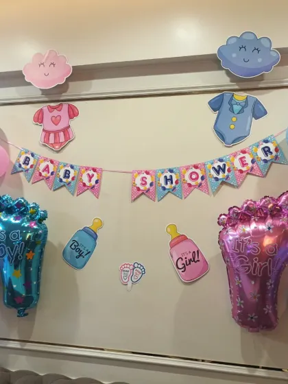 Another detailed shot of the baby shower wall decor.