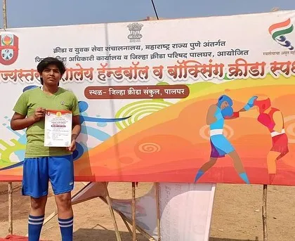 Jagruti holding her certificate of victory at the state-level school boxing competition in Palghar. We encourage our boxers to compete in every available tournament.