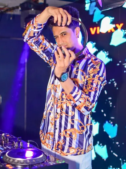 Playing a ladies' night set, which always calls for the best Bollywood and commercial tracks. I can create custom mixes perfect for themed events like this.