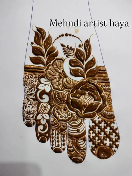 A final look at this gorgeous floral foot design, a style that is both modern and timeless.