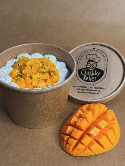 Our Mango Vanilla Gateau tub is summer in a dessert. It features six layers of light vanilla sponge, fresh cream, and sweet Alphonso mangoes, with an optional add-on of our Lassoway shortbread for extra crunch.