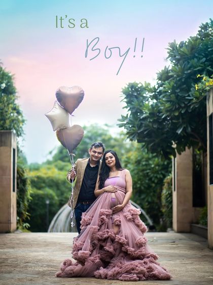An exciting gender reveal moment. Using props like balloons is a wonderful way to announce the big news during your shoot.