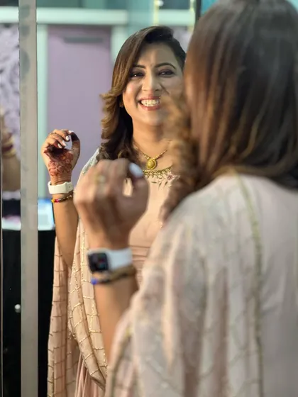 Another angle of the happy mirror shot.