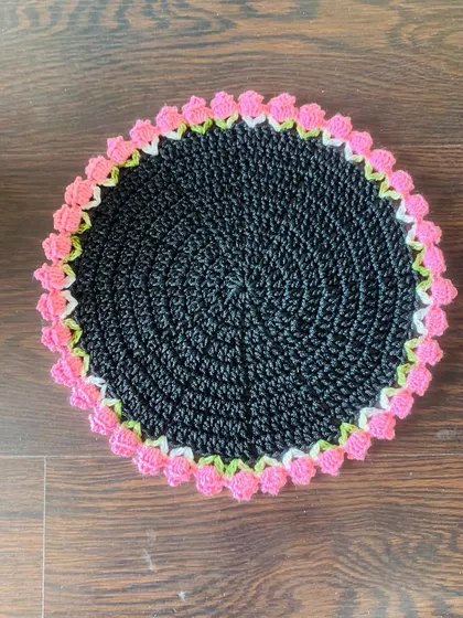 The black doily with a pink tulip border, a very popular and modern choice.