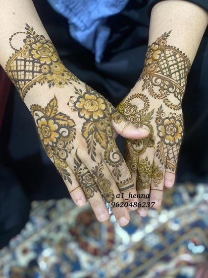 A lovely floral design in the Indo-Arabic style, perfect for a wedding guest.