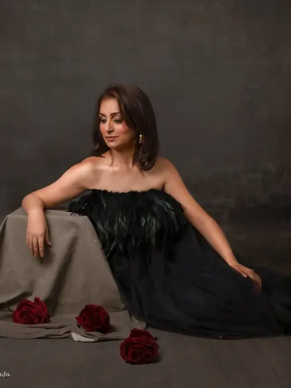 Draped in black with scattered red roses, this portrait is like a scene from a velvet dream. It's a beautiful example of embracing something new and creating an artistic, elegant image.