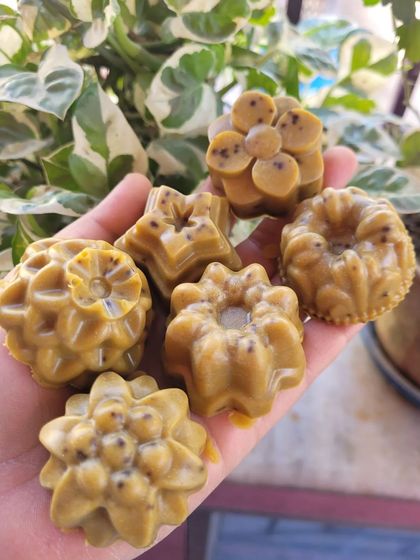 These flower shaped soaps are made with ingredients like coffee and ubtan for gentle exfoliation and brightening.